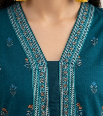 GulAhmed D‑08 Chunri Print 3 Piece – Digital Lawn Shirt, Dupatta & Cambric Trouser - Image 3